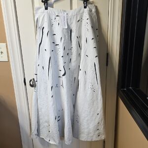 Elegant White and Black Skater Skirt